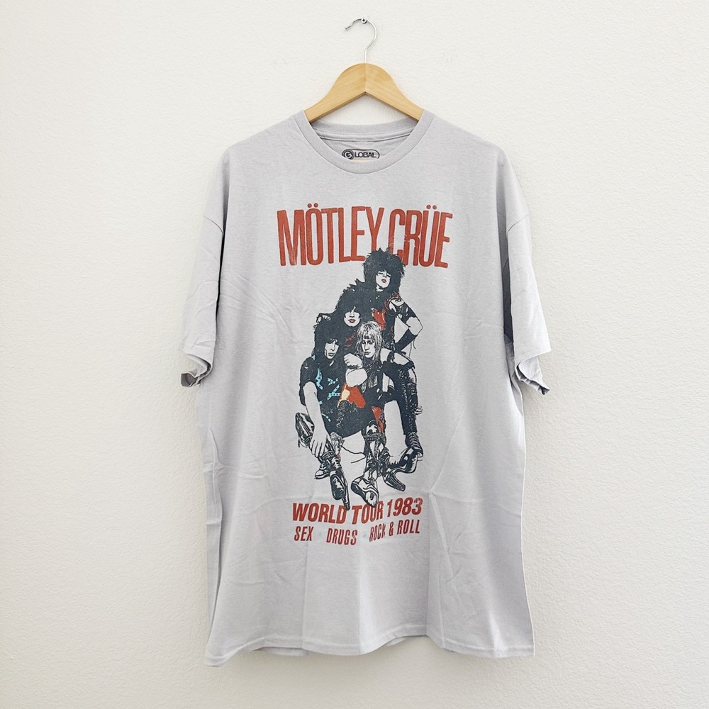 NEW Motley Crue World Tour 1983 Graphic Tee - Picture 6 of 6